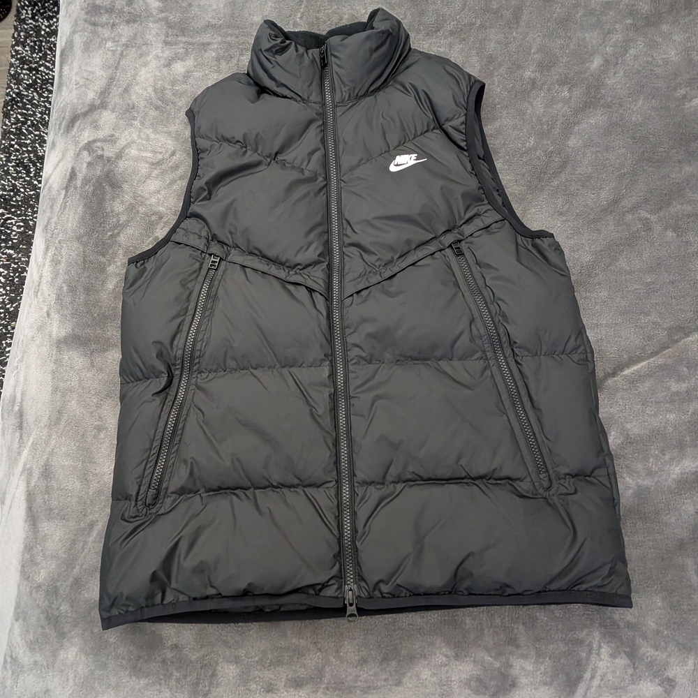Nike Men's Storm-Fit Puffer Vest - Medium